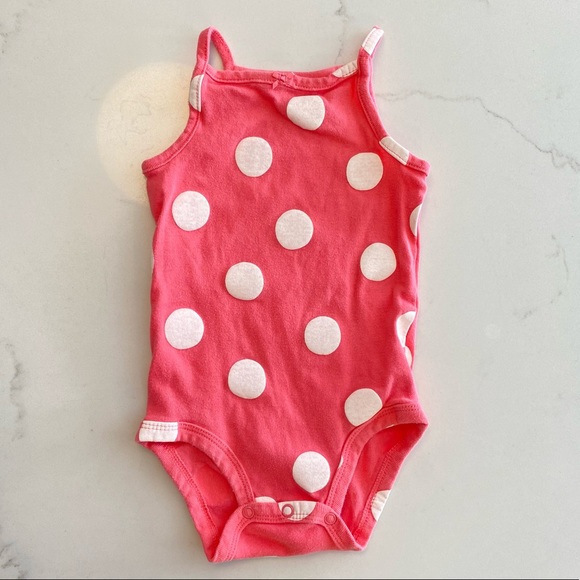 5 Carter’s sleeveless bodysuits / onesies - Picture 6 of 7